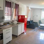 Spacieux Neudorf, Apartment